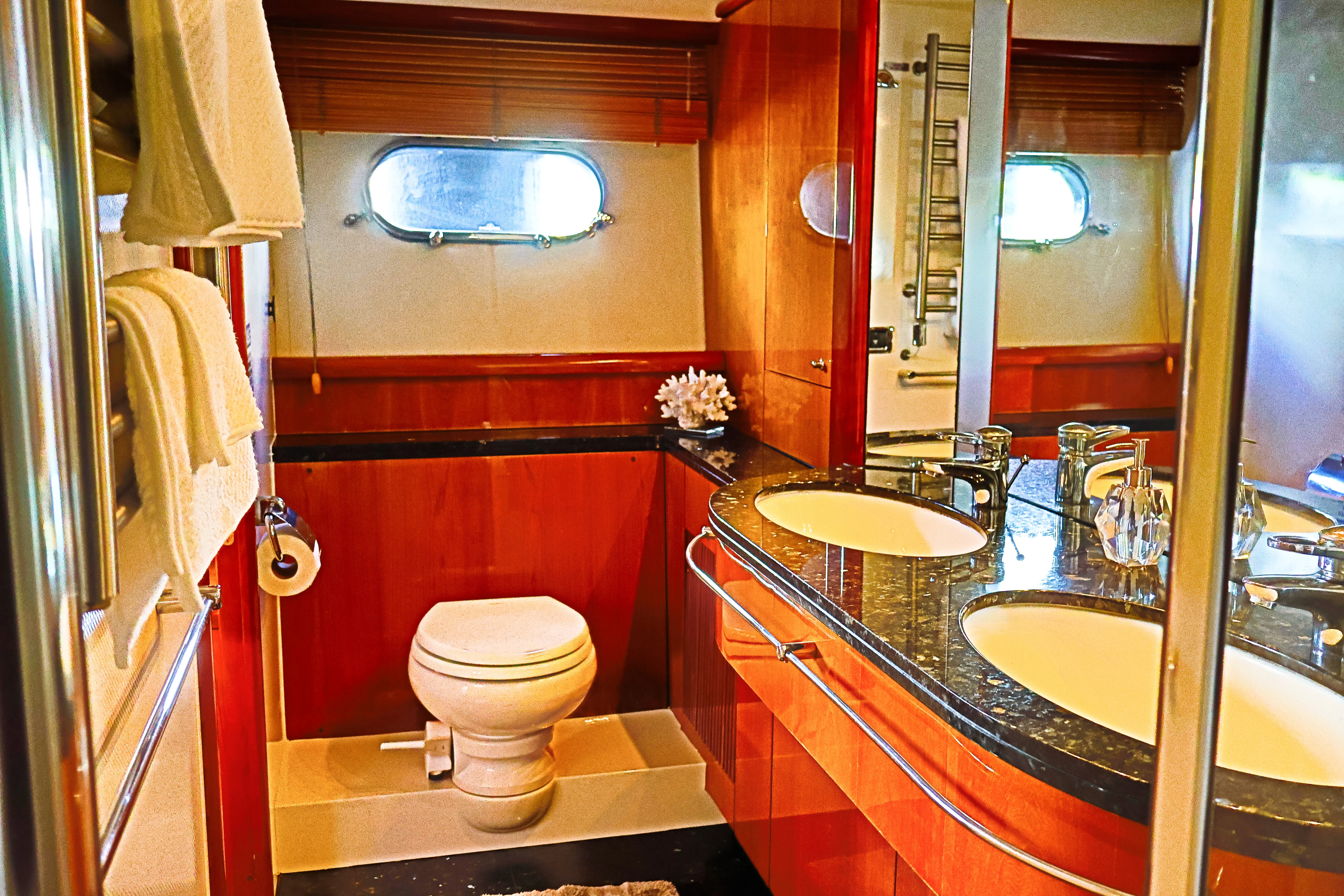 90ft Sunseeker Deep Blue master bathroom